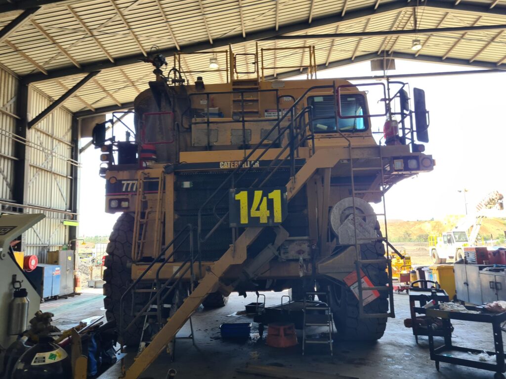 Image of 1995 Cat 777C Water Truck