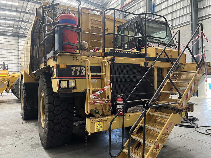 Image of 1996 Cat 773D Service Truck
