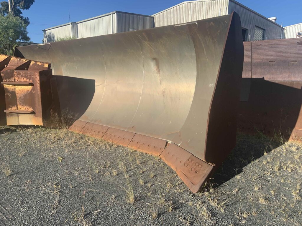 Image of Komatsu D475A-5 Coal Blade
