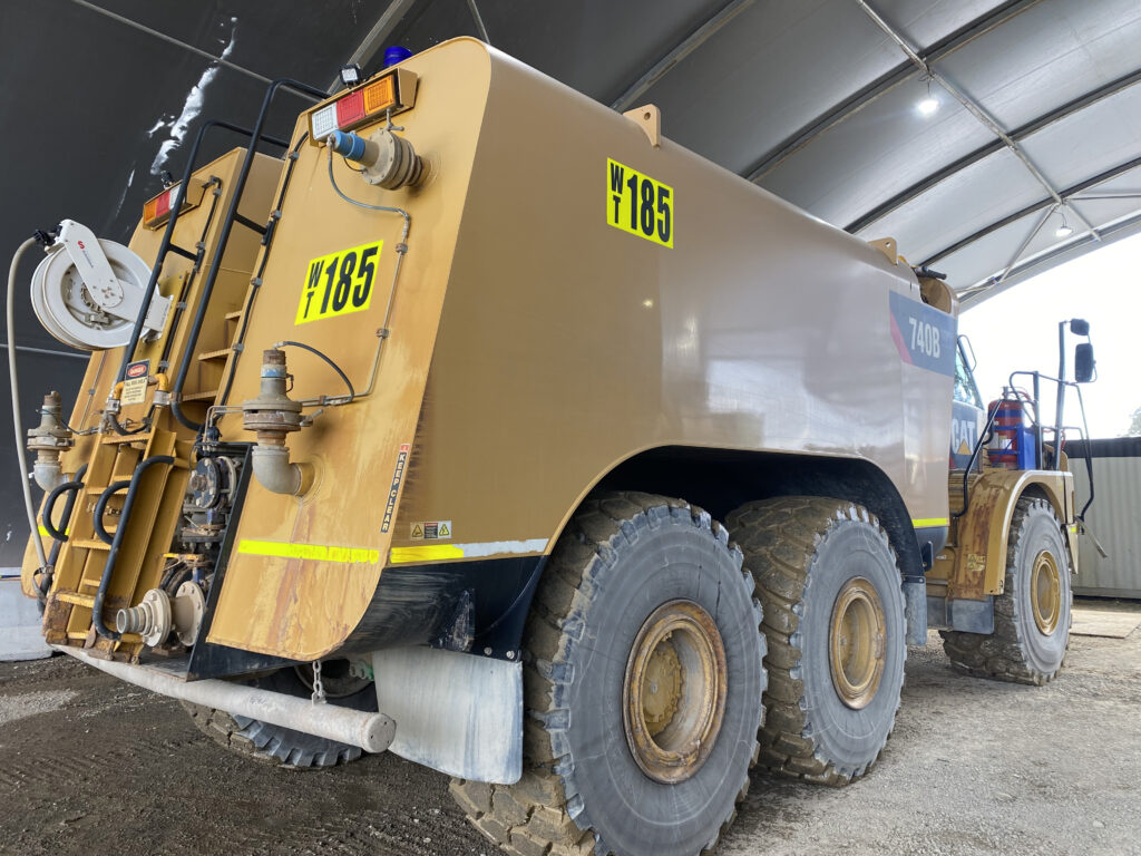 Image of 2013 Cat 740B 30000L Water Wagon