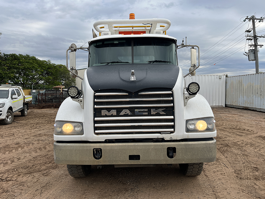 Image of 2018 Mack Metro Liner 8&#215;4 Water Truck