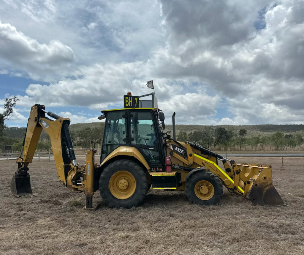 Image of Cat 432F Backhoe